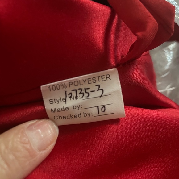 Red gown. Custom made in China. Size 10 - Picture 4 of 8
